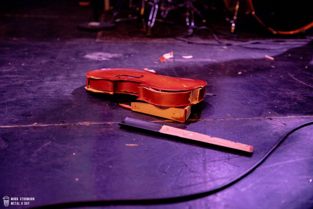 Ethereal Kingdoms performance at Nordic Noise. Broken violin on stage. 